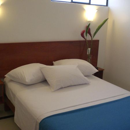 Hotel Casa Cesar Тумбес Екстер'єр фото
